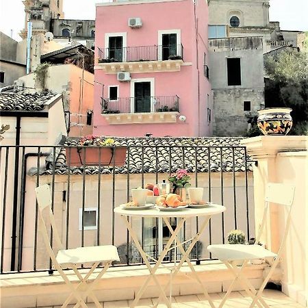 Le Luci Su Ibla - Ospitalita Con Vista Bed & Breakfast Ragusa Bagian luar foto