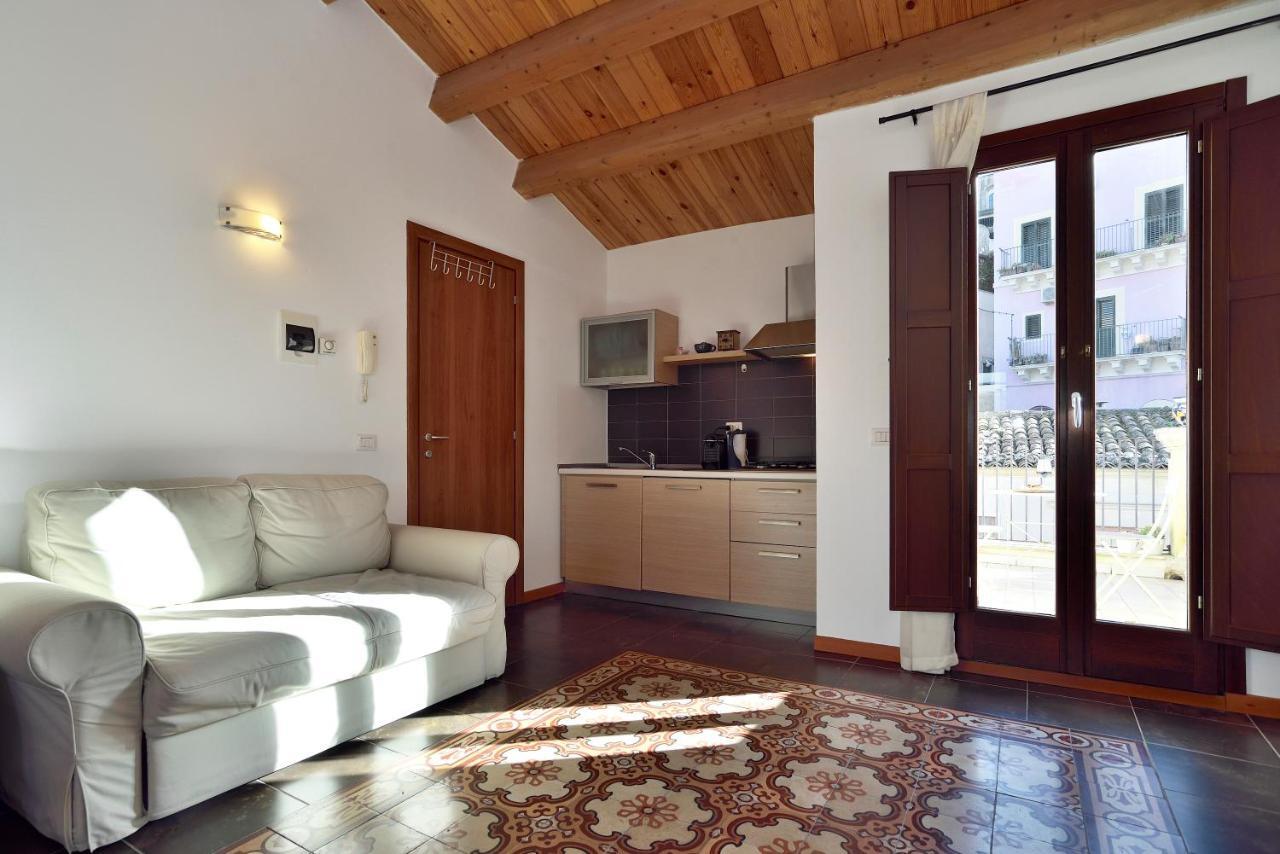 Le Luci Su Ibla - Ospitalita Con Vista Bed & Breakfast Ragusa Bagian luar foto