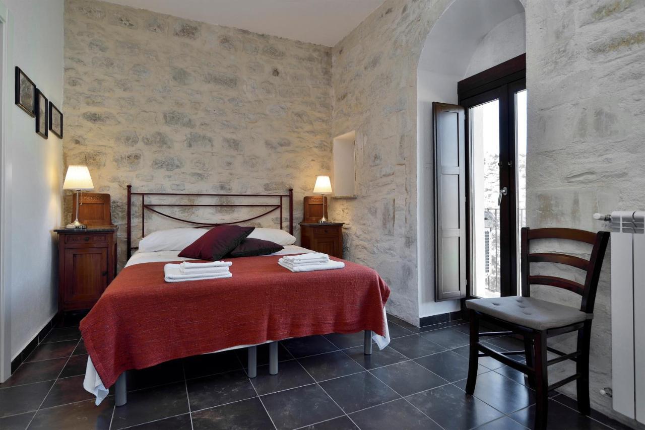Le Luci Su Ibla - Ospitalita Con Vista Bed & Breakfast Ragusa Bagian luar foto