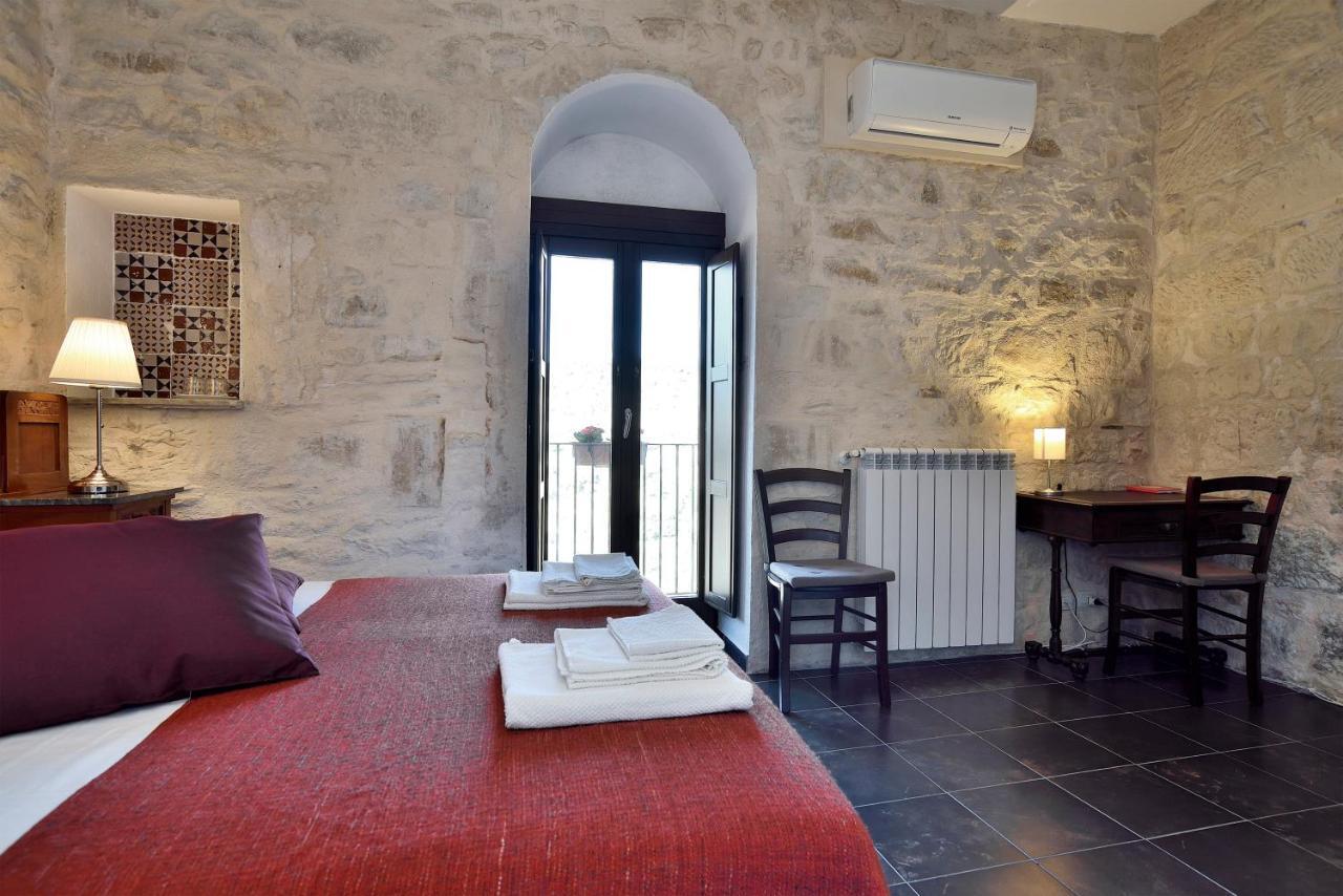 Le Luci Su Ibla - Ospitalita Con Vista Bed & Breakfast Ragusa Bagian luar foto