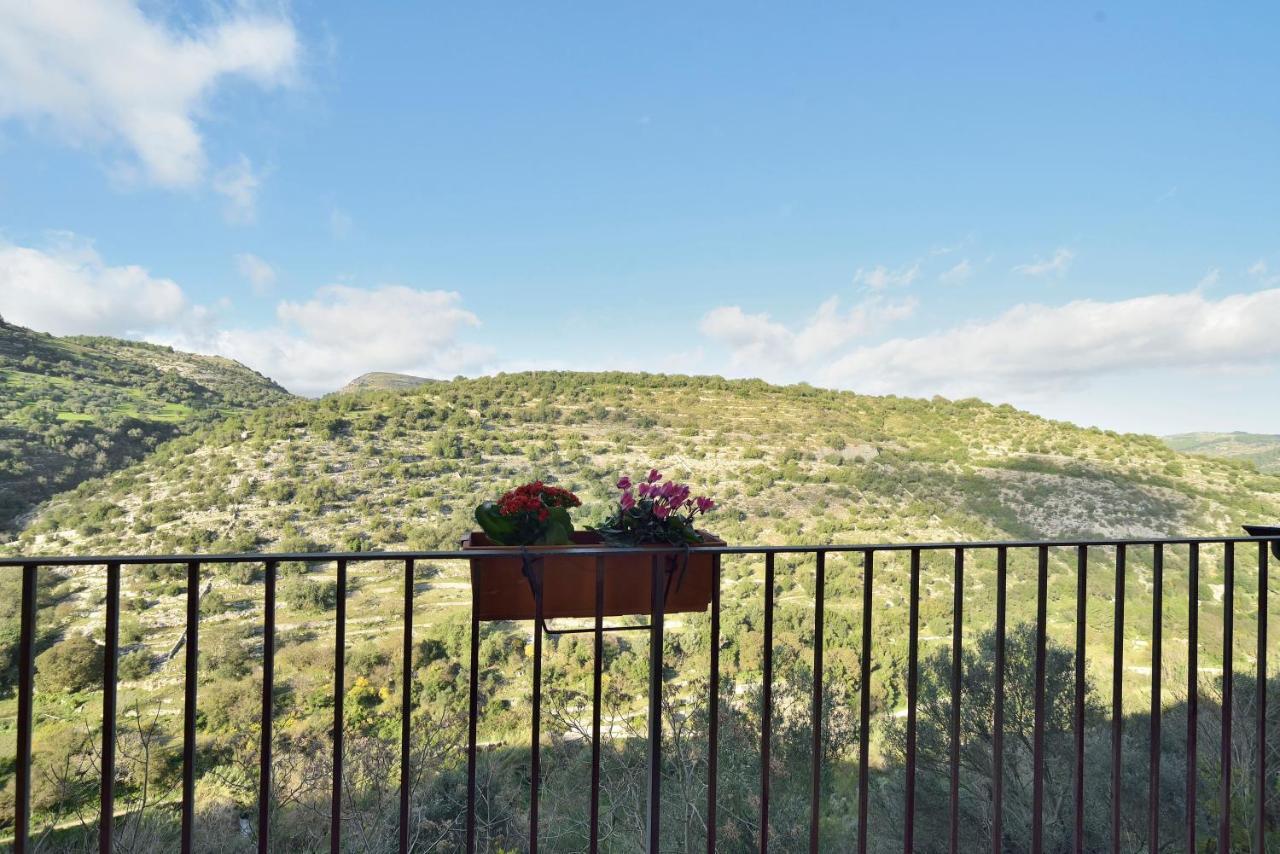 Le Luci Su Ibla - Ospitalita Con Vista Bed & Breakfast Ragusa Bagian luar foto