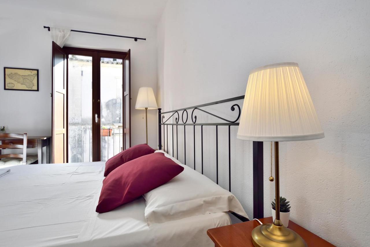 Le Luci Su Ibla - Ospitalita Con Vista Bed & Breakfast Ragusa Bagian luar foto